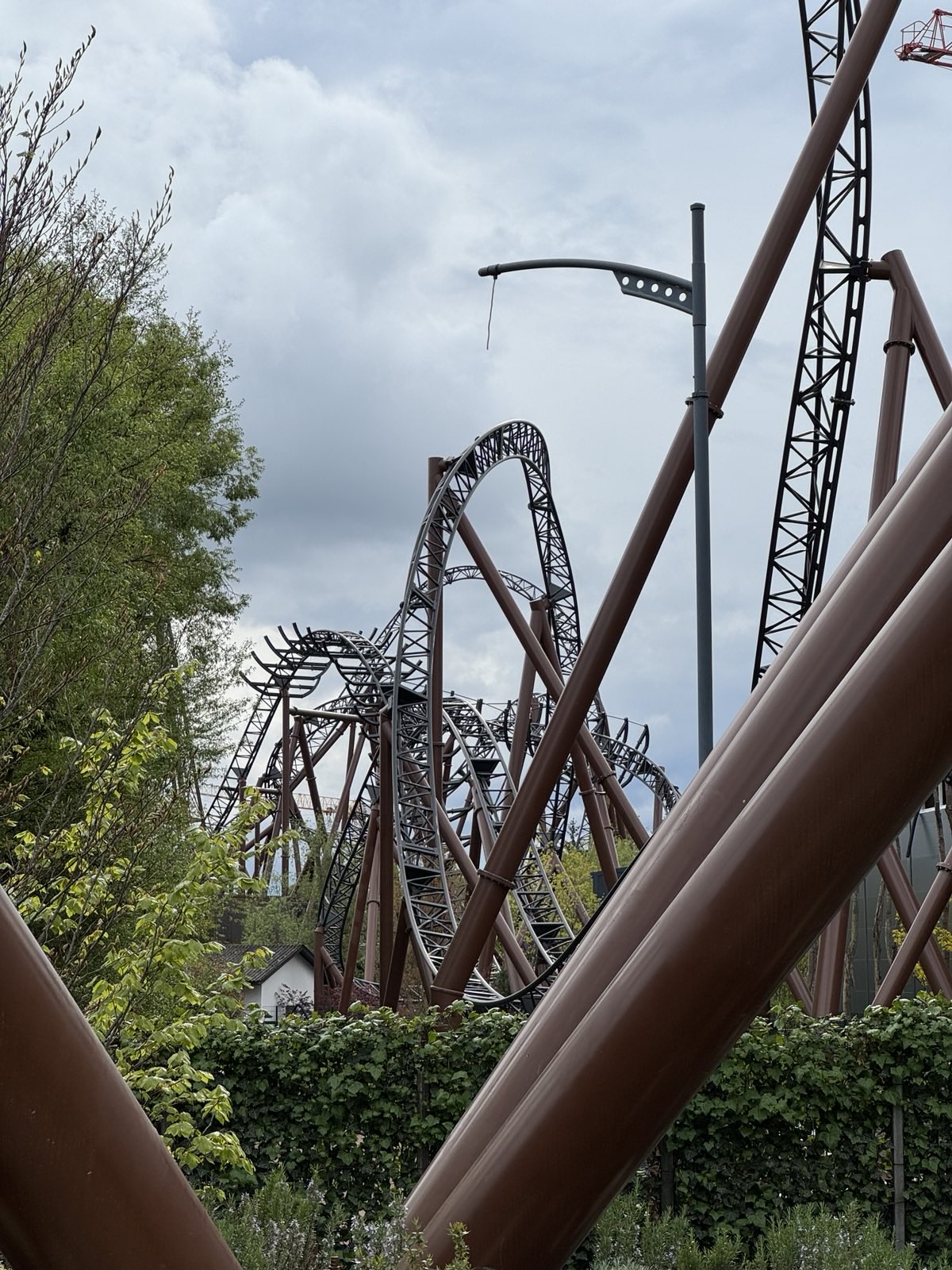 nemione steht wieder Kopf – zuverlässiges Condition Monitoring auf Looping-Launch-Achterbahn Voltron Nevera im Europa-Park